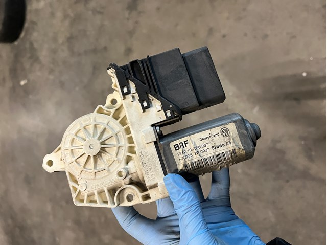 Привід ліфта задній 1K0959795E VAG