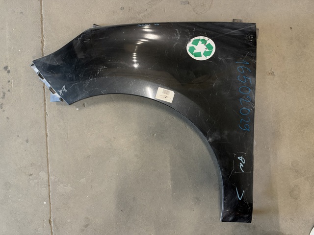 Ліве переднє крило 631017581R RENAULT