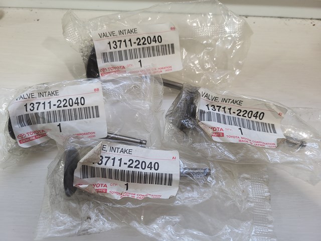 Клапана і штовхачі 1371122040 TOYOTA