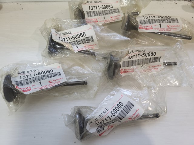 Клапана і штовхачі 1371150060 TOYOTA