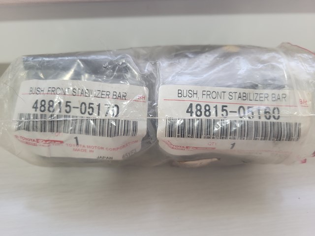 Втулка стабілізатора переднього, ліва 4881505170 TOYOTA