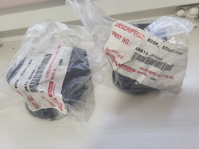 Втулка стабілізатора переднього 488150C050 TOYOTA