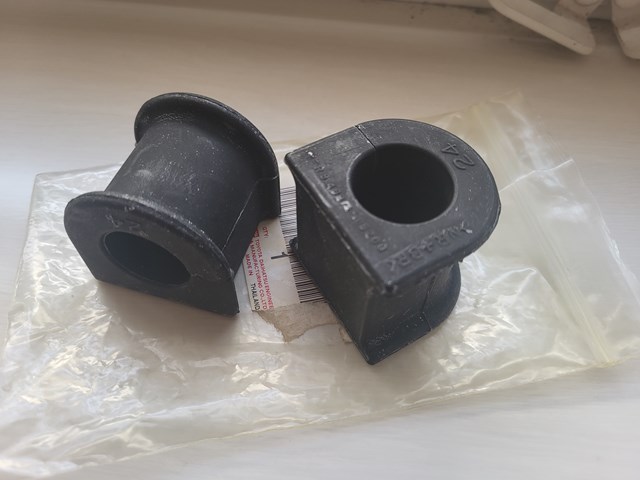 Втулка переднього стабілізатора 4881533101 TOYOTA