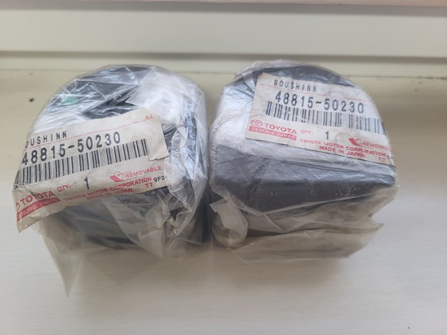 Задня втулка стаб. 4881550230 TOYOTA