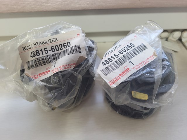 Втулка стабілізатора переднього 4881560260 TOYOTA