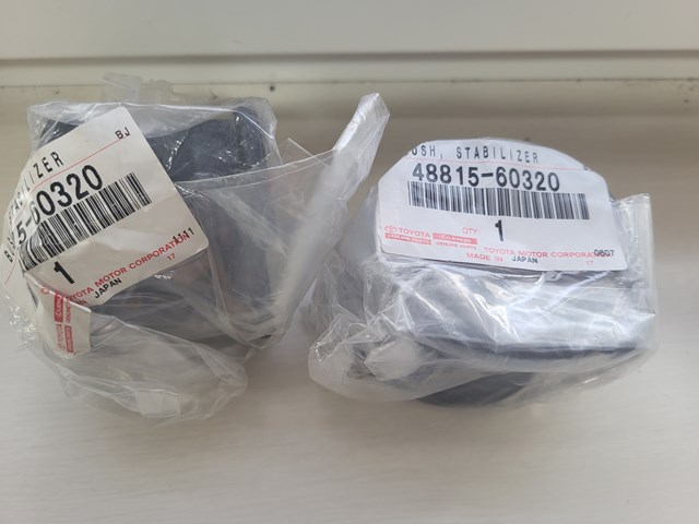 Опора стабілізатора 4881560320 TOYOTA