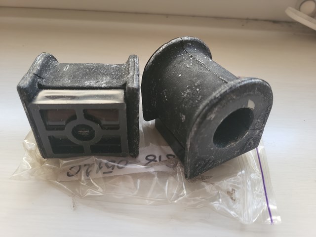Задня втулка стаб. 4881805120 TOYOTA