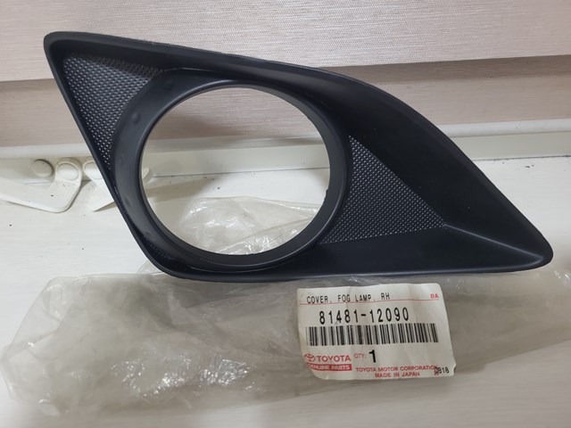 Заглушка протитуманки передньої правої 8148112090 TOYOTA