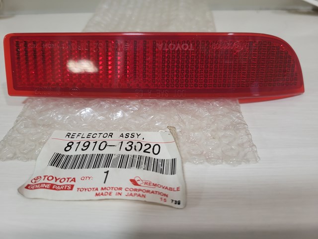 Правий катафот заднього бампера 8191013020 TOYOTA