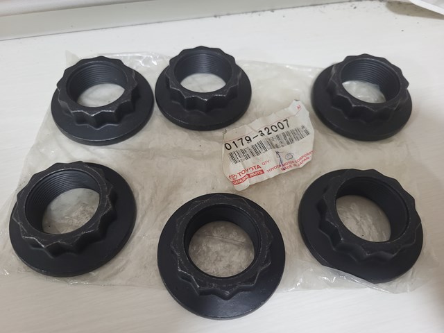 Гайка піввісі передньої 9017932007 TOYOTA