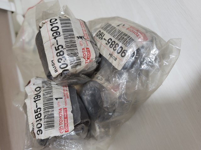 Сайлентблок амортизатора заднього 9038519010 TOYOTA