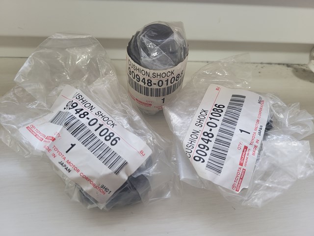 Втулка амортизатора заднього 9094801086 TOYOTA