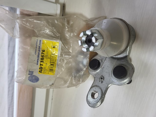 Кульова опора, нижня, права ADT38676 BLUE PRINT