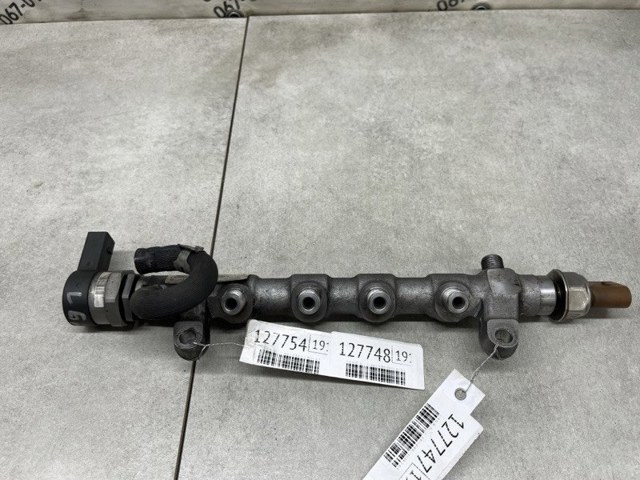 Розподільник палива 03L130089Q VAG