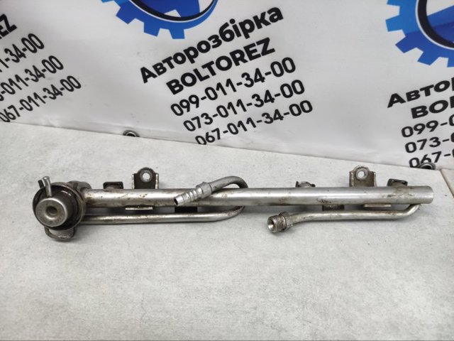 Рампа форсунок системи упорскування палива 06B133681 VAG