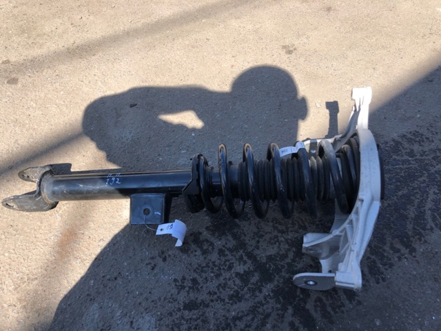 Стійка передня права 104436901F TESLA
