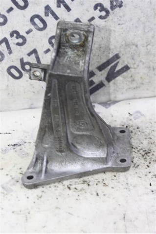Кронштейн подушки (опори) двигуна, правої 1095084 BMW