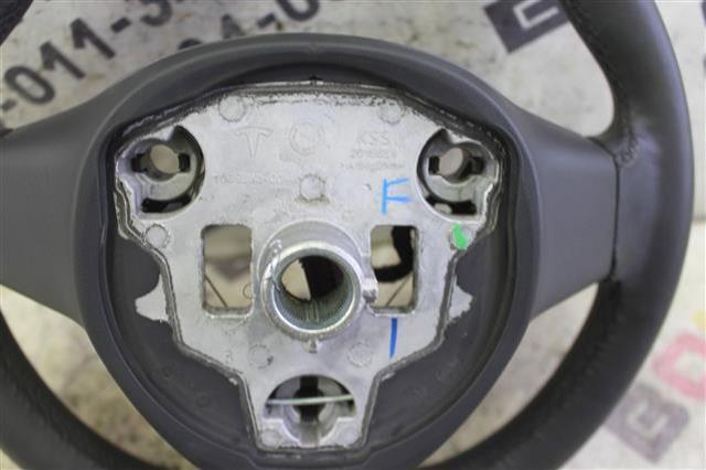 Руль 109522200K TESLA