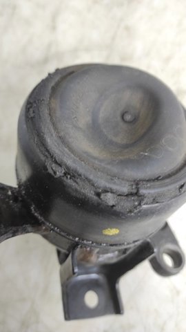 Права опора двигуна 1230528150 TOYOTA