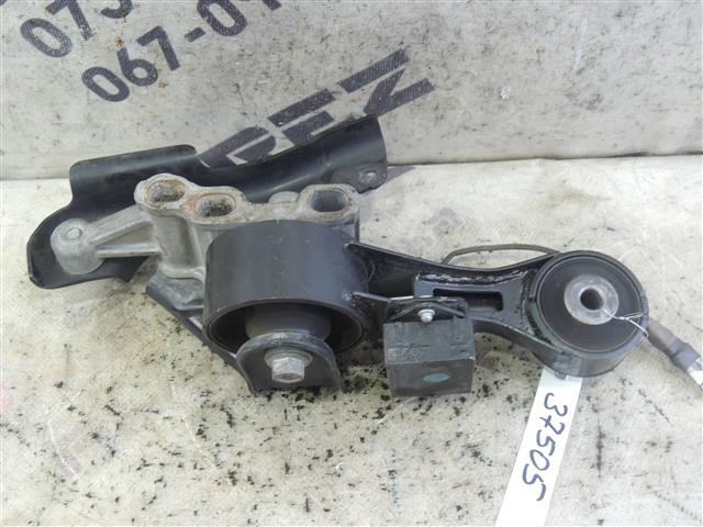 Подушка (опора) двигуна, верхня 123630V080 TOYOTA