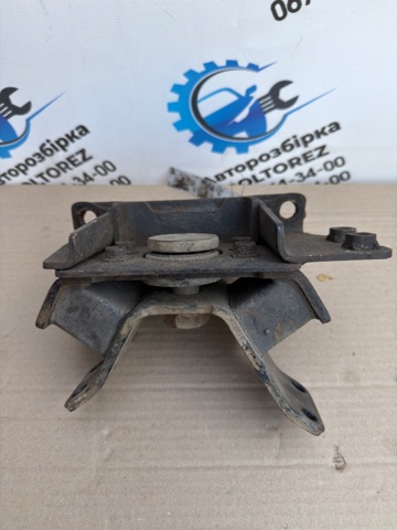Опора кпп 1237165010 TOYOTA
