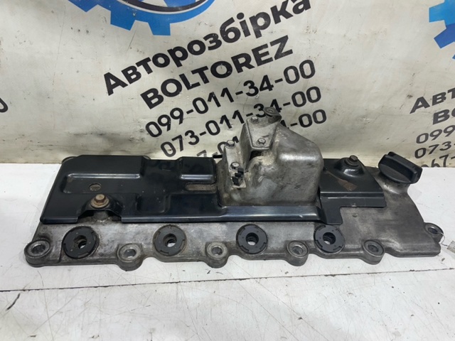 Кришка клапанів 13264VC103 NISSAN