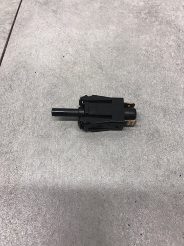 Вимикач контролю положення ручного гальма 15458714 MERCEDES