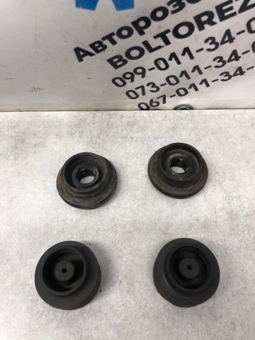 Подушка радіатора кондиціонера, верхня 1652328010 TOYOTA