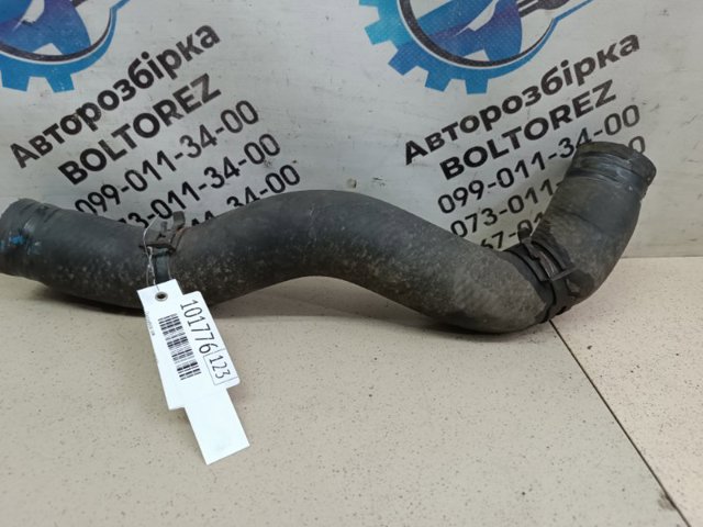 Шланг/патрубок радіатора охолодження, нижній 1657238100 TOYOTA
