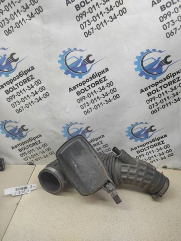 Патрубок повітряний, вихід повітряного фільтра 16576EB300 NISSAN