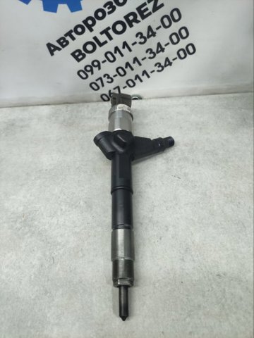 Форсунка вприску палива 166008H800 NISSAN