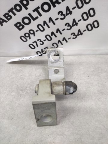 Петля передніх дверей права 1U0831402A VAG
