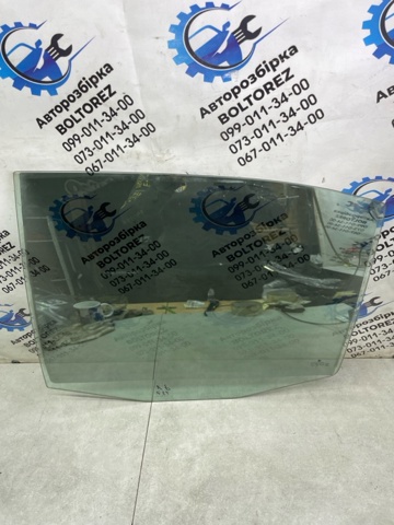 Скло задньої двері лівої 1U4845205A VAG