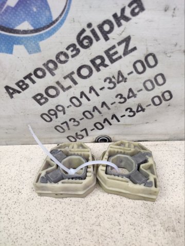 Подушка кріплення радіатора верхня 1Z0121367B VAG