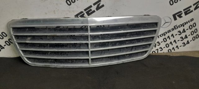 Решітка радіатора 2108800083 MERCEDES