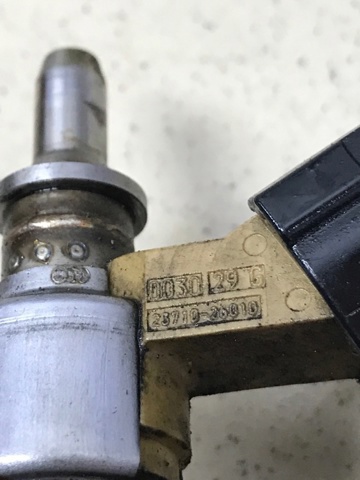 Регулятор тиску палива в паливній рейці 2371026010 TOYOTA
