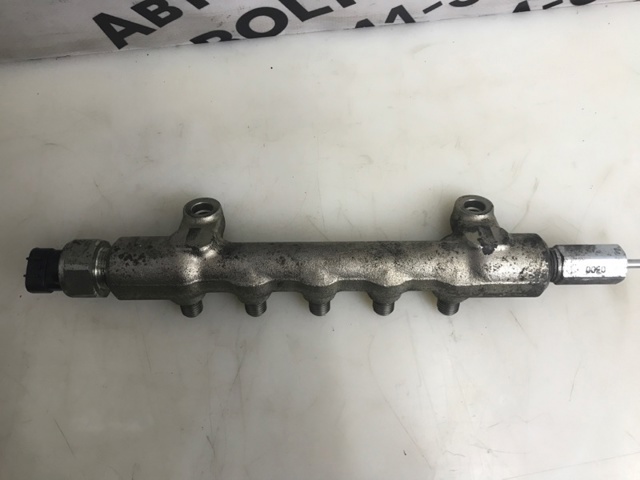 Паливна рампа 238100R010 TOYOTA