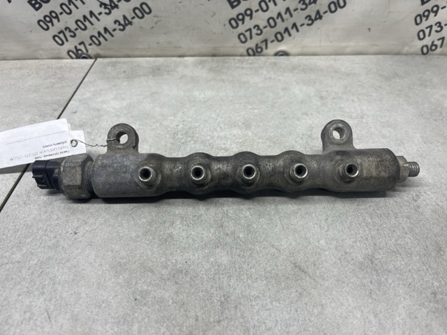 Рампа форсунок системи упорскування палива 238100W010 TOYOTA