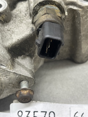 Корпус термостата в зборі 256102F010 HYUNDAI