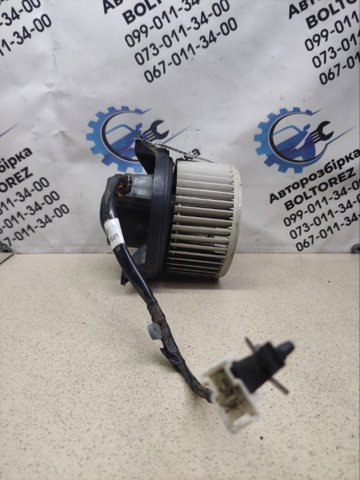Двигун вентилятора пічки (опалювача салону), задній 27375ZF00A NISSAN