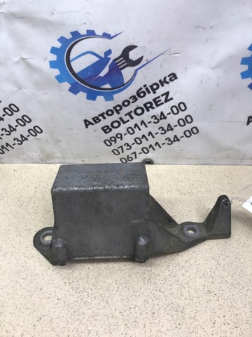 Демпфер передньої балки, подушка 30645159 VOLVO