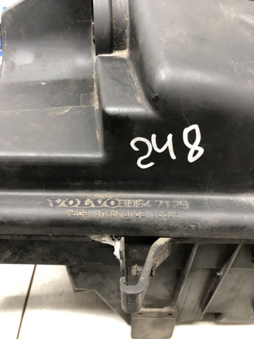 Корпус повітряного фільтра 30647129 VOLVO