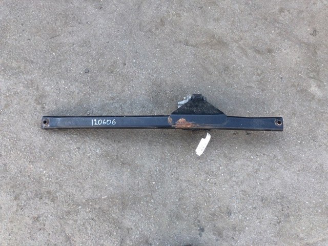 Передня балка 30671353 VOLVO