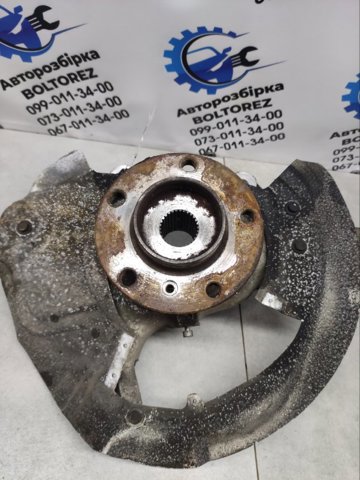Кулак поворотний передній правий 31216869870 BMW