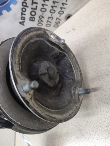 Стійка передня права 31316771724 BMW