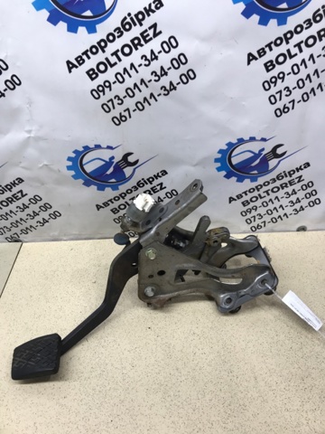 Накладка педалі зчеплення 3132112040 TOYOTA
