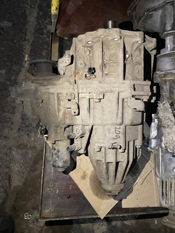 Раздатка (коробка роздавальна) 331007S110 NISSAN