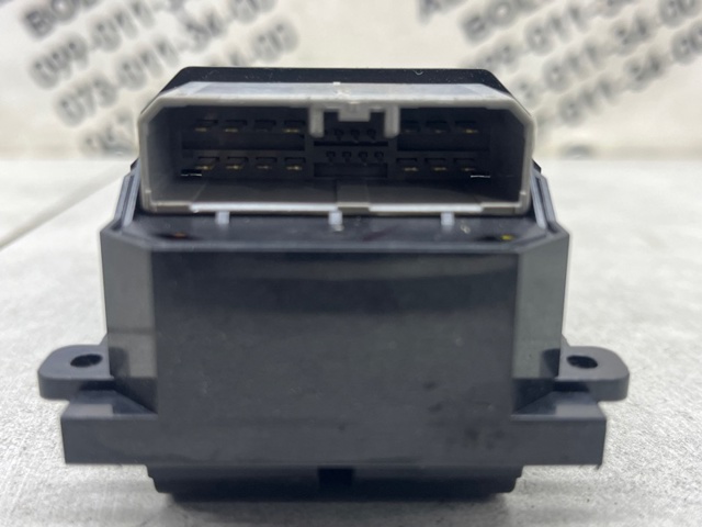 Кнопки переднього лівого склопід'ємника 35750SWAE01 HONDA
