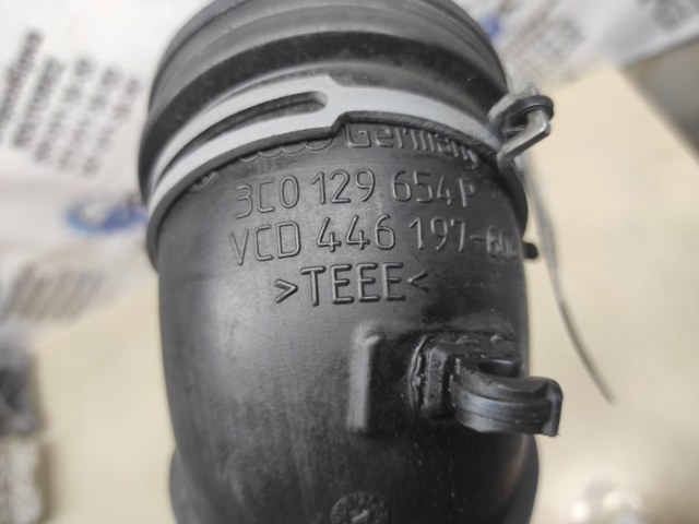 Повітряний патрубок витратоміра 3C0129654 VAG