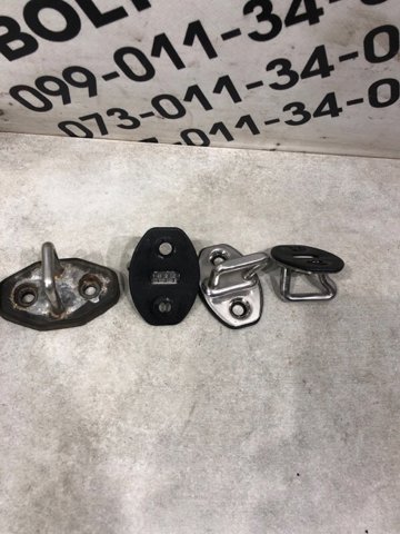 Фіксатор/петля (зацеп) замка дверей задньої 3C0837767A VAG